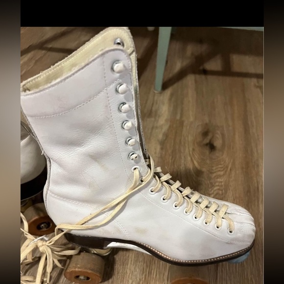 Vintage Roller Skates - Picture 4 of 9